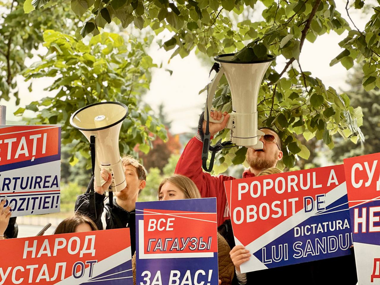 «Судите по закону, а не по звонку»: граждане требуют справедливости для Евгении Гуцул и Светланы Попан