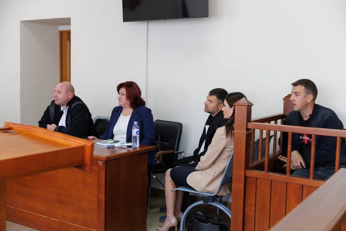 Protest la judecătoria Buiucani: oamenii cer încetarea imediată a urmăririi penale a Evgheniei Guțul și Svetlanei Popan