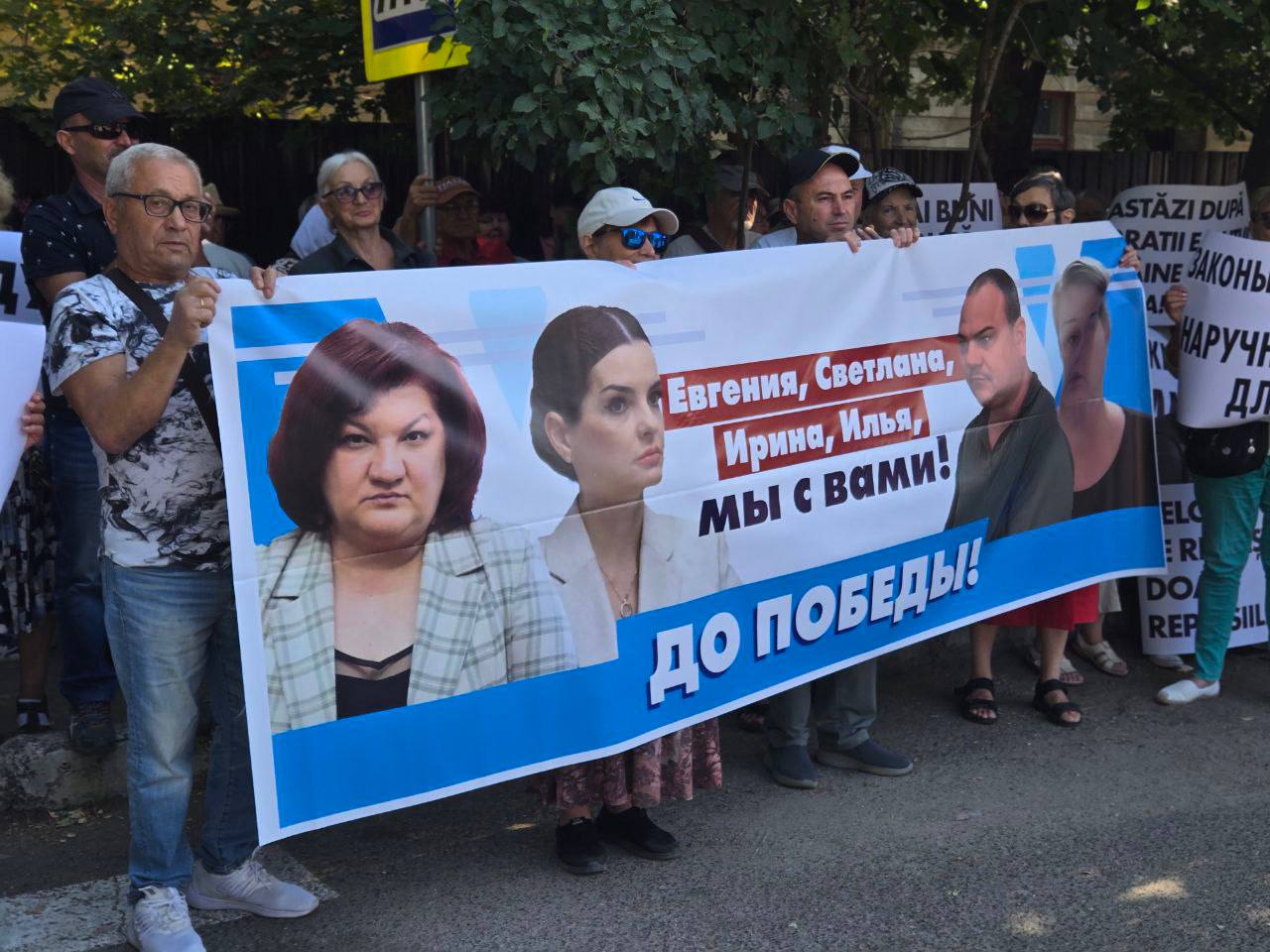 „Astăzi în închisoare suntem noi toți”: cetățenii au protestat împotriva restricționării drepturilor electorale ale diasporei în timpul unui miting în fața Penitenciarului nr. 13