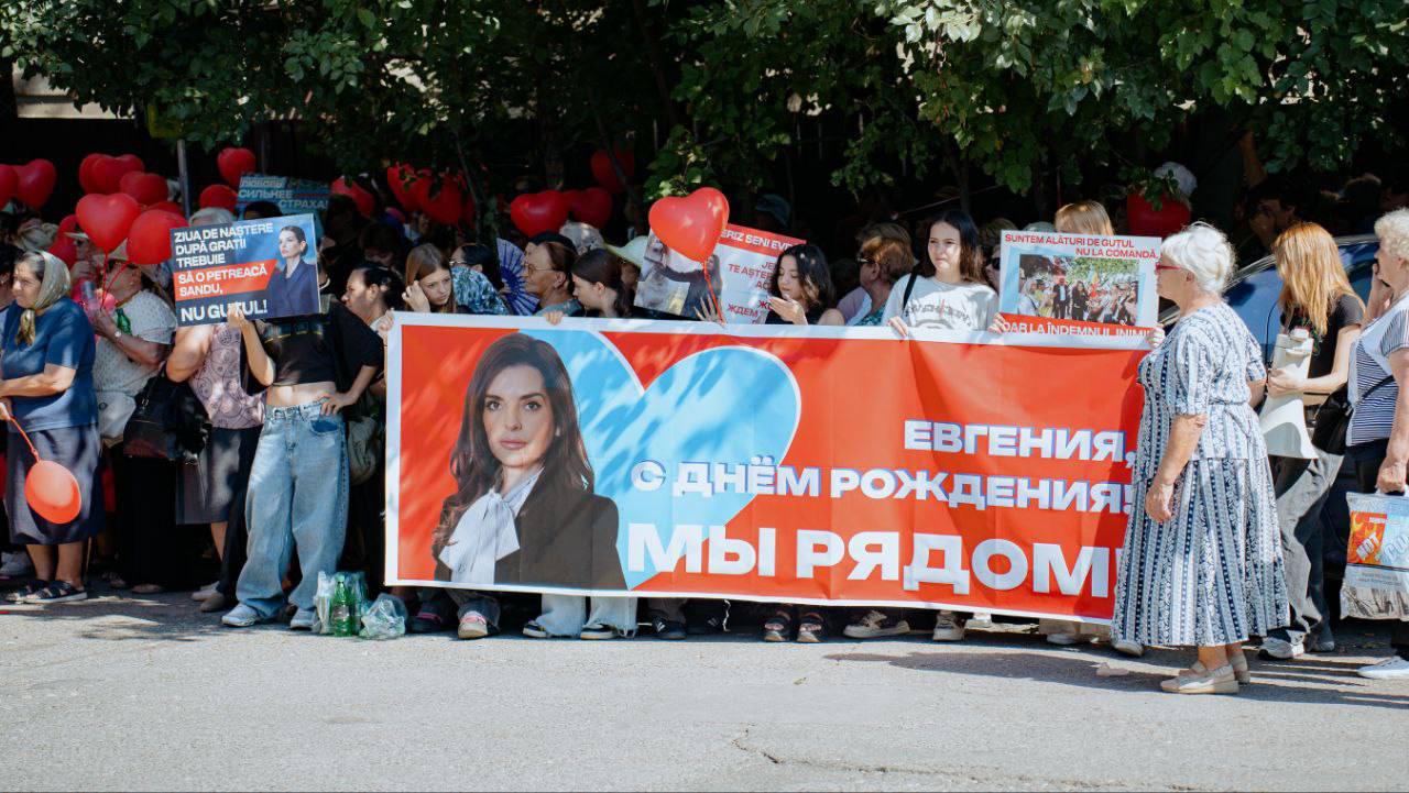Тысячи сердец с Евгений Гуцул: страна поздравила Башкана Гагаузии с Днем рождения