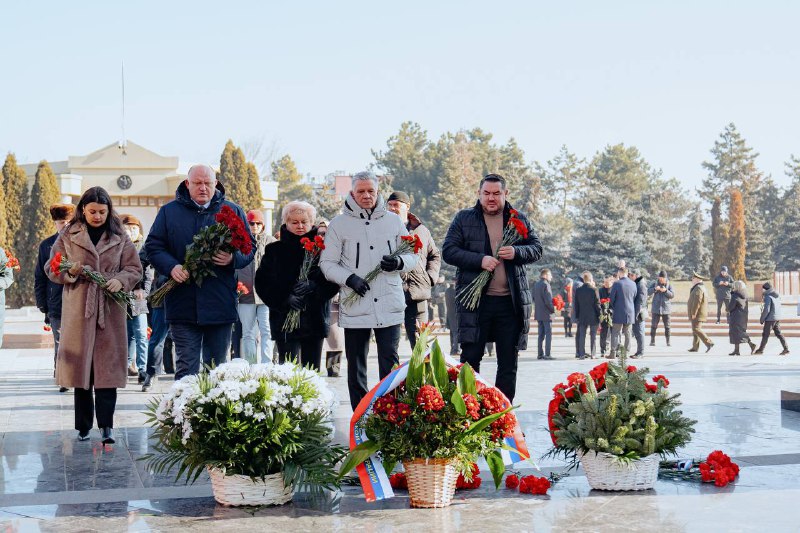 Представители блока «Победа» возложили цветы к мемориалам воинской славы