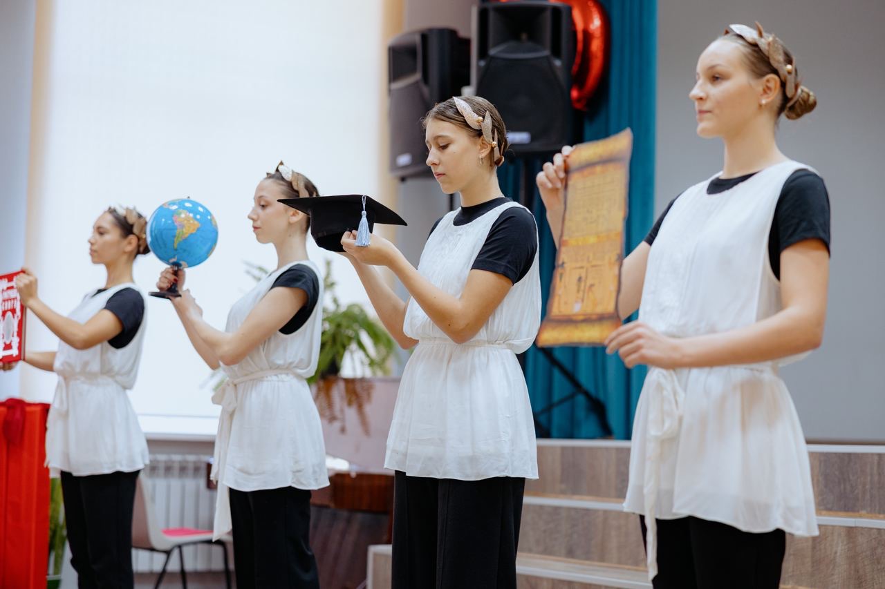 Visul profesorilor și studenților Liceului Teoretic ,,Natalia Gheorghiu” s-a împlinit: sala de adunări a fost dotată cu echipamente audio și video moderne - cadou de la Ilan Șor cu prilejul aniversării celor 55 de ani de la fondarea instituției