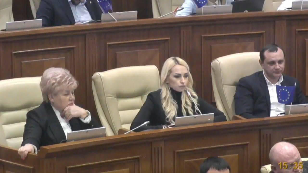 Echipa lui Ilan Șor a revenit zgomotos în Parlament