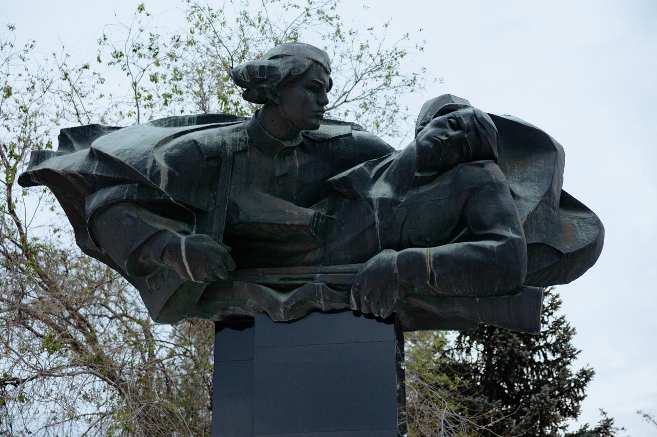 Taraclia își cinstește eroii: monumentul închinat ostașilor eliberatori a fost inaugurat în ajunul Zilei Victoriei
