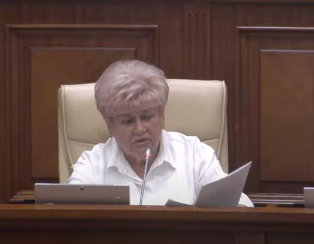 Регина Апостолова потребовала от ЦИК ответа за дискриминацию граждан Молдовы