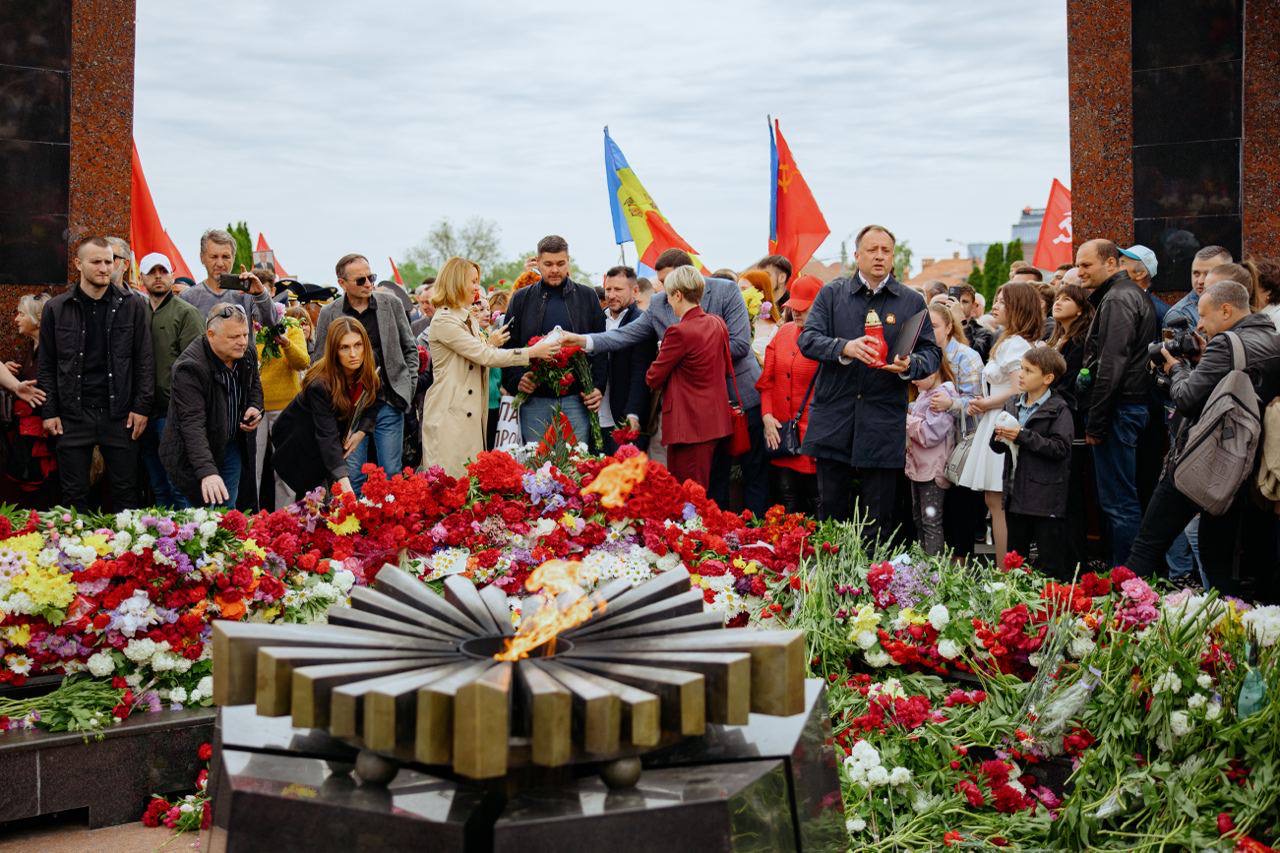 Moldova a sărbătorit Ziua Victoriei: Zeci de mii de oameni au participat la procesiunile solemne organizate de blocul politic „Victorie”