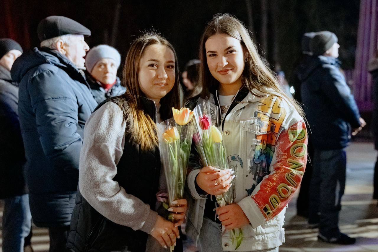 В Оргееве знают, как сделать женщин счастливыми: команда Илана Шора подарила милым дамам зрелищный концерт к 8 Марта