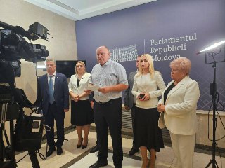 Oamenii din Moldova trăiesc mai rău: deputații blocului „Victorie” au evaluat cei trei ani de guvernare PAS