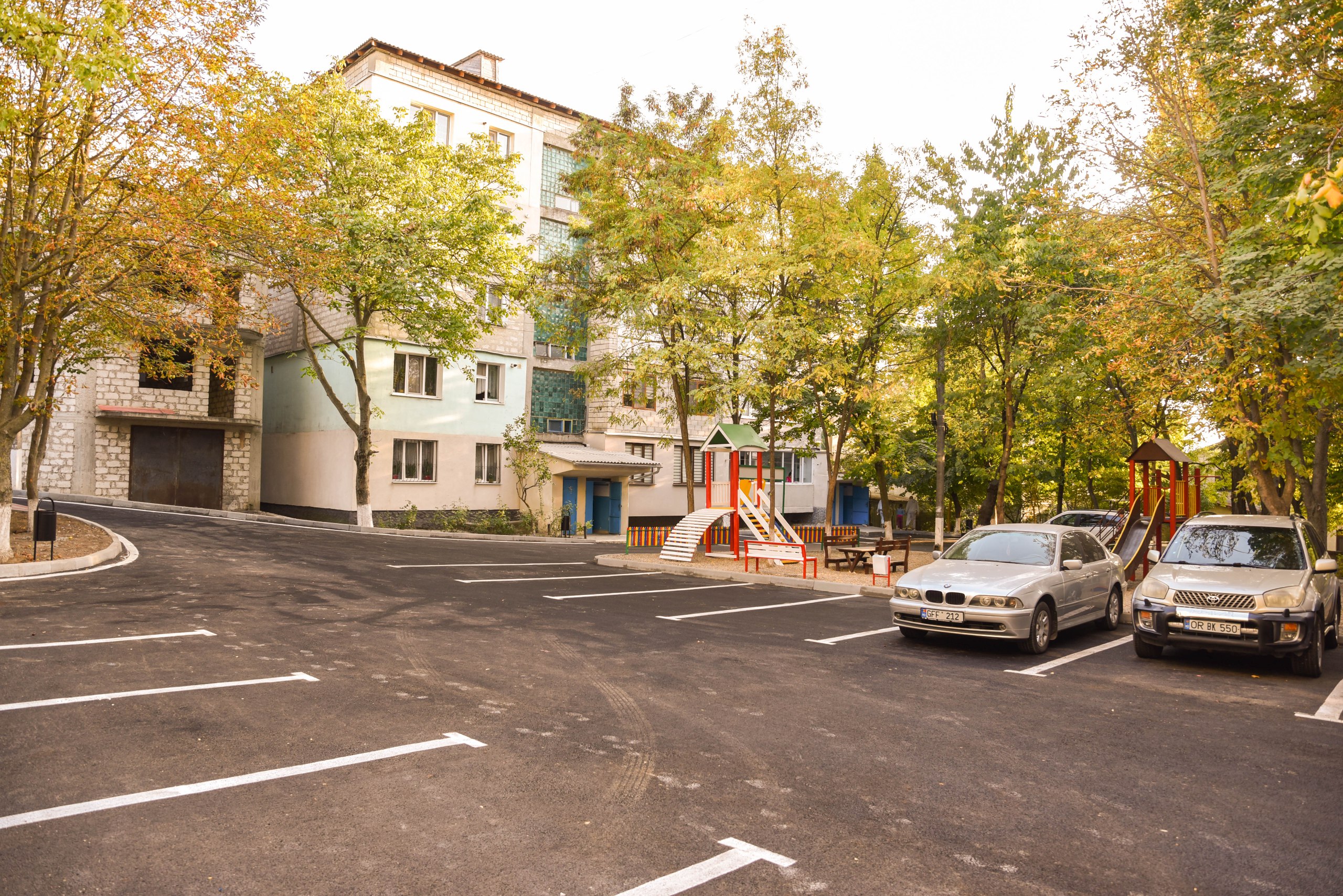În microraionul Nordic din Orhei trei curți, deodată, au prins o viață nouă