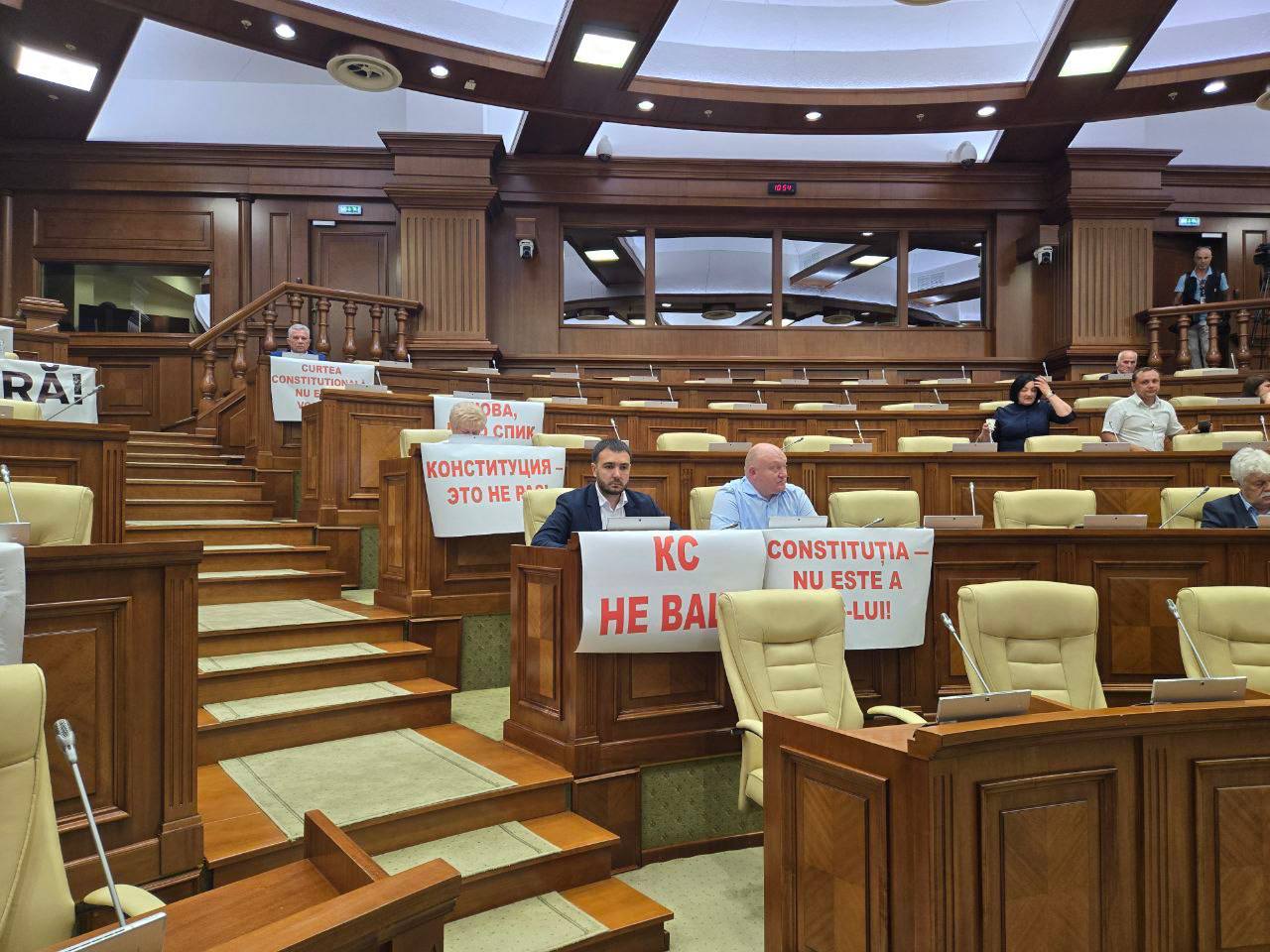 Opoziția acuză PAS de uzurparea puterii prin numirea controversată a judecătorilor Curții Constituționale